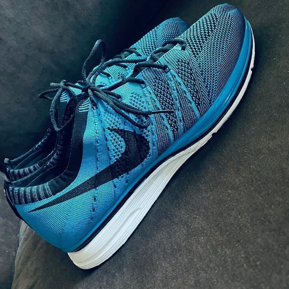 NEW NIKE FLYKNIT TRAINER 532984-440 blue glow/blue tint-black US 12 46 EUR 11 UK